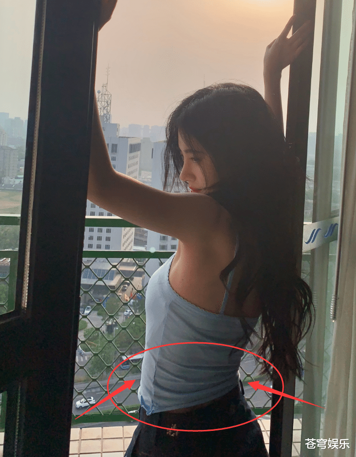 鞠婧祎晒五一假期照浓密发量让人慕了这蚂蚁腰真实存在