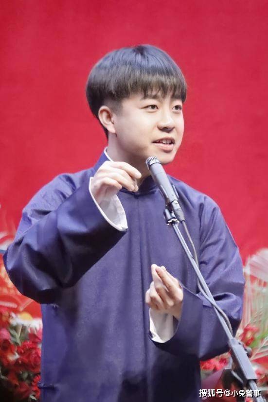 原创德云社孔云龙徒弟演出不看观众被张九龄当场纠正当队长真难