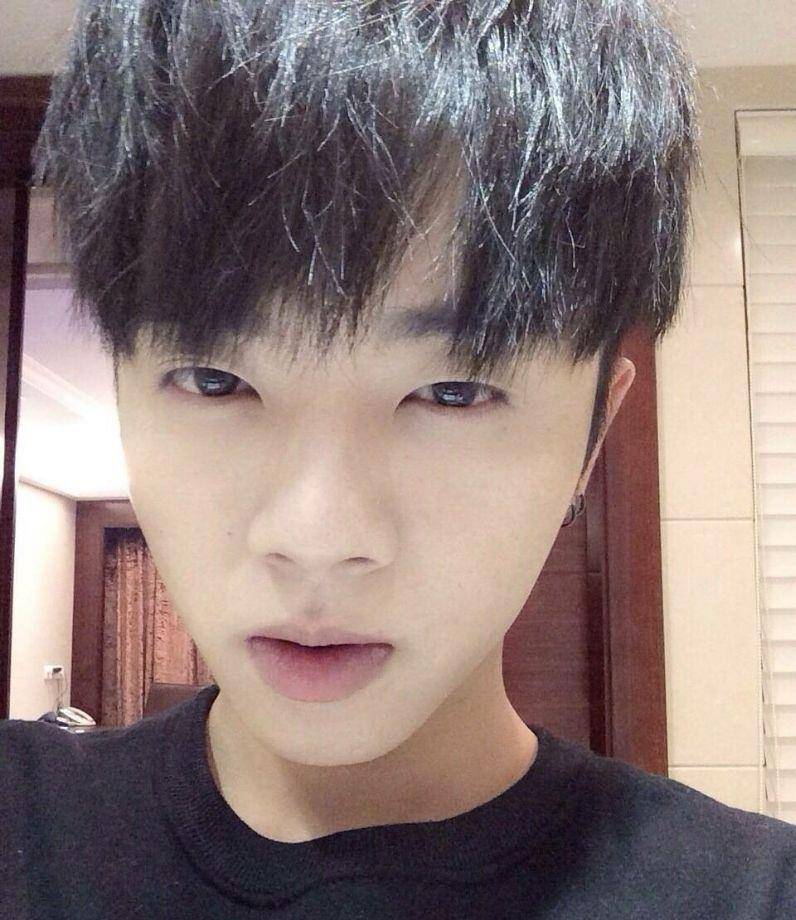 原创华晨宇这是我素颜肖战这是我素颜龚俊闪开看我的