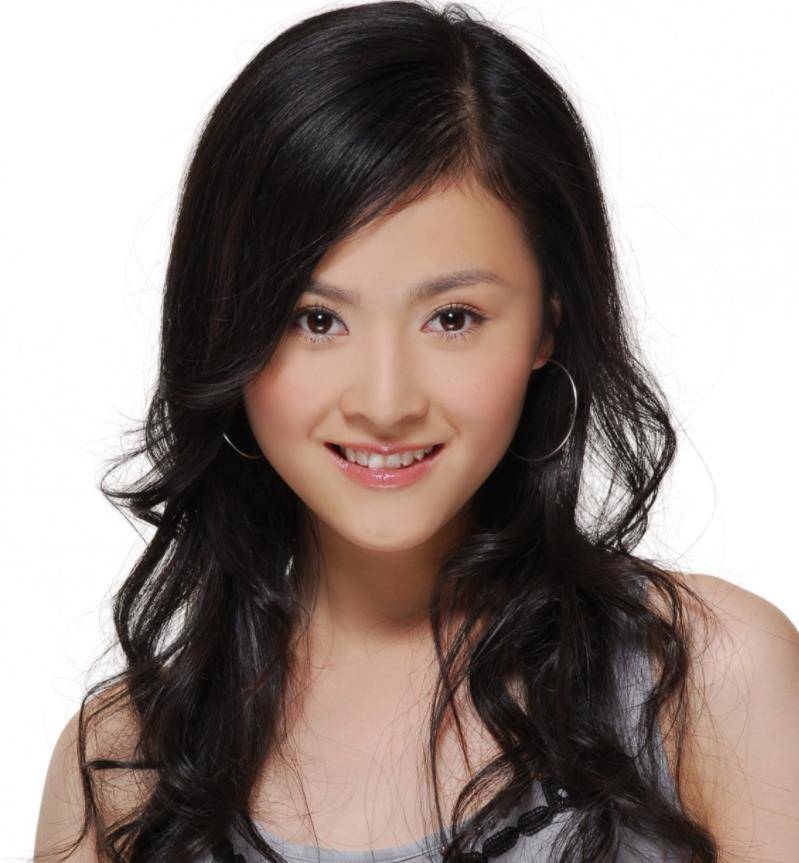 她是"铁道游击队"大嫂,未婚先孕低调嫁沈腾,如今退圈而无人知!_王琦