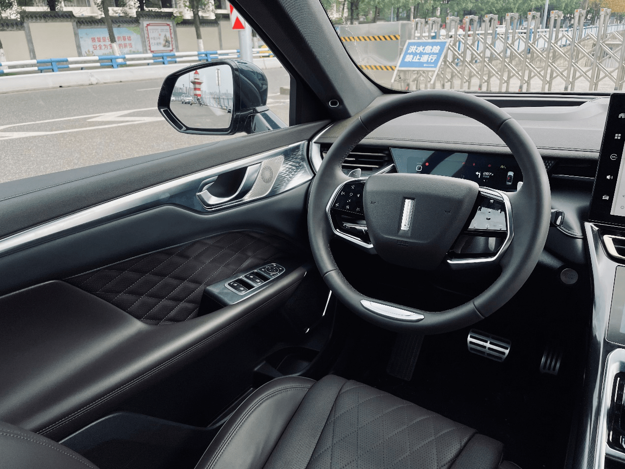 信手拈来的闲适新一代智能汽车wey摩卡试驾