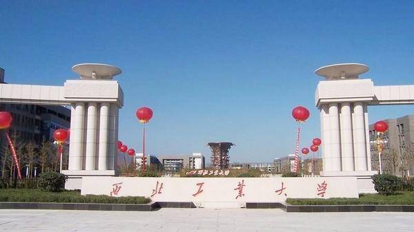 学生人均面积_人均耕地面积图
