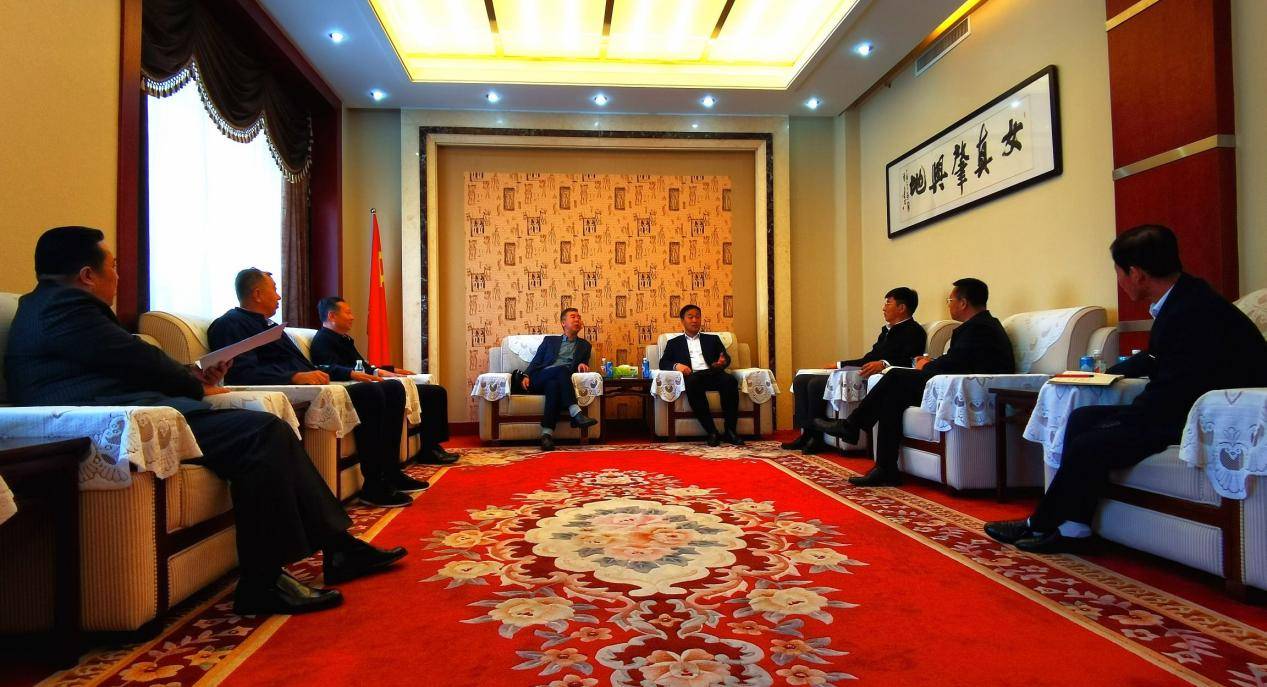 哈尔滨市阿城区委书记孙钊与张国印就深化合作进行会谈