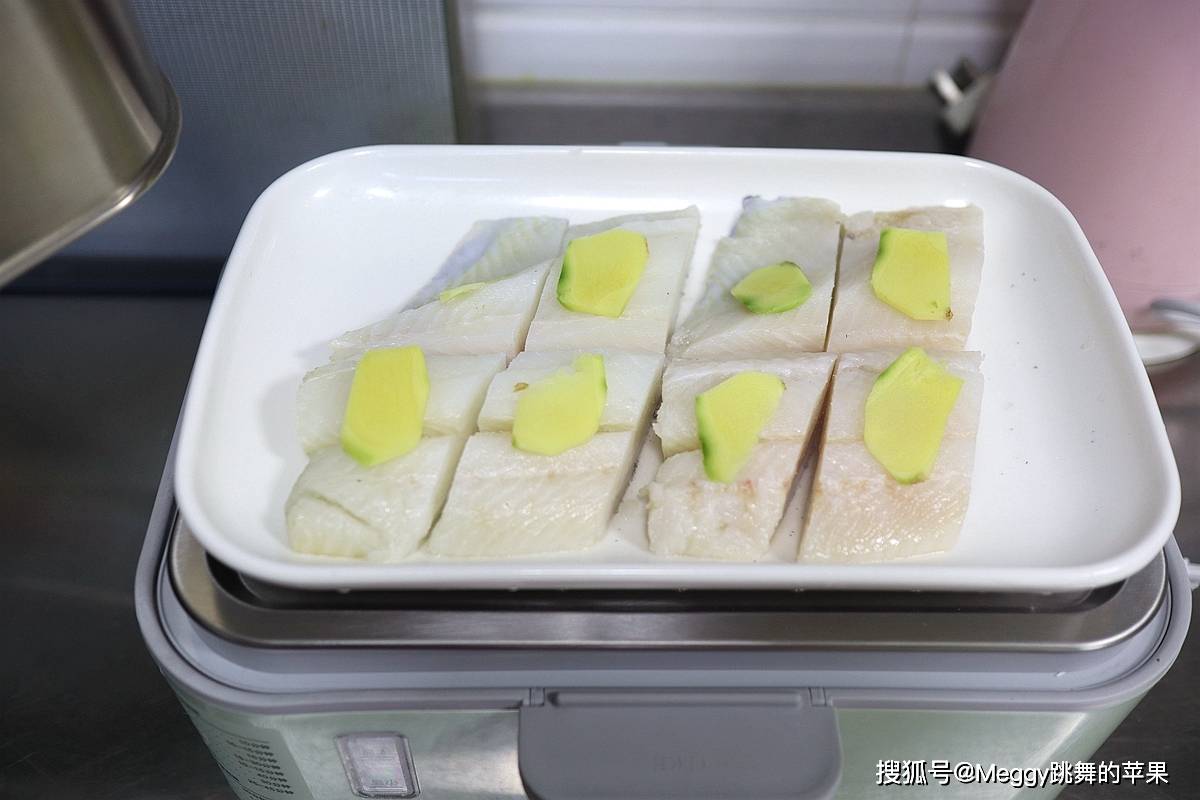 原创
高考营养晚餐用心做,4菜1汤,天之骄子和鱼跃龙门真提气
--【清蒸比目鱼】----【肉片胡萝卜茭白】----【花椒炝炒莴笋片】------【凉拌蒿子杆】-----【牛肉千张煲】--