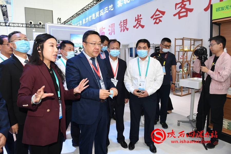 渭南市委书记市长王琳视察第五届丝博会渭南展馆组图