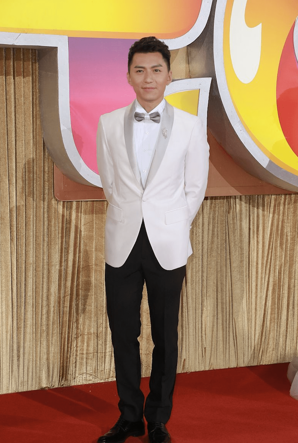 袁伟豪自认成功仍难自满，岳父卖房轻松赚千万，对比之下相形见绌_搜狐网