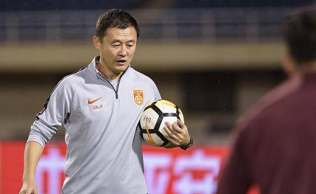 作为国足功勋球员,张恩华的职业足球成就广为人知