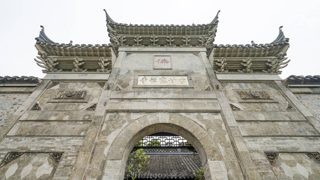 刺史,著名书法家吴据所书,清康熙年间,由镇江府通判程康庄临摹勒石