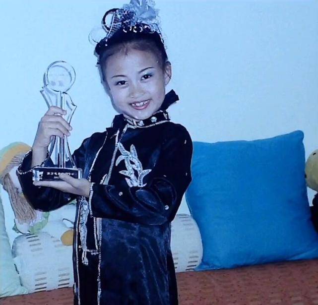 孙侨潞是个非常孝顺的孩子,在这段生日视频后,她还说:"希望妈妈永远