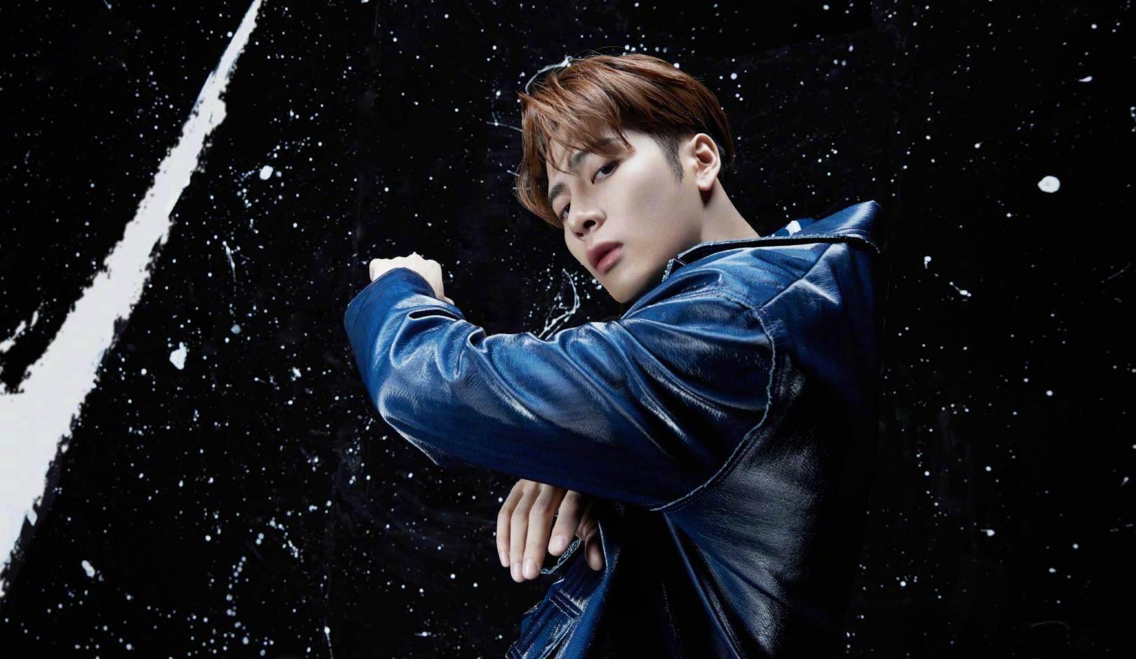 偶像出道被打上综艺咖,后靠papillon逆袭_王嘉尔