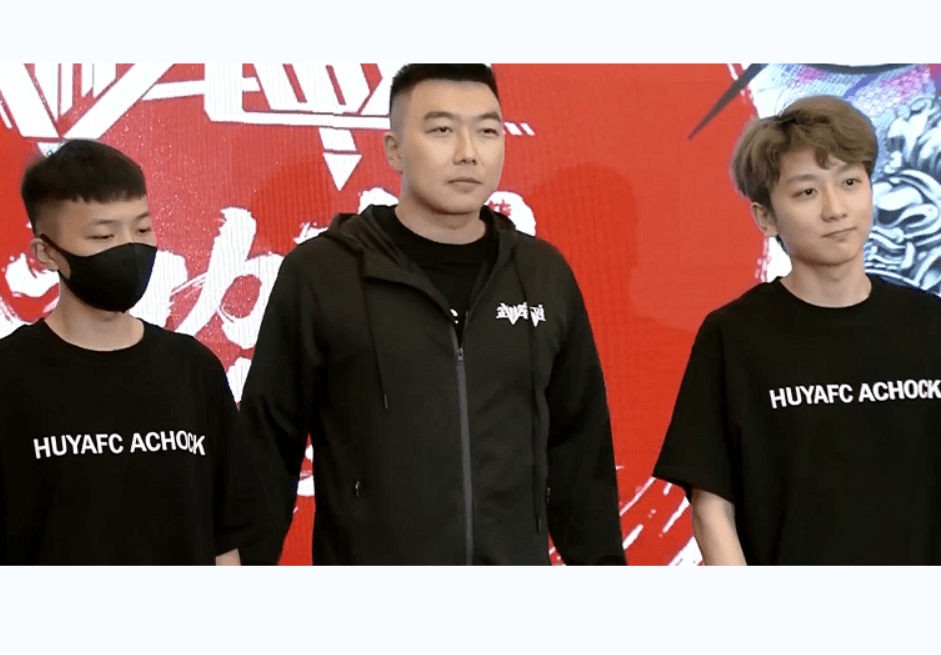 网友|酷酷的鑫火力全开，拼命赚钱惹怒百万网红，毕竟还差孤影30万