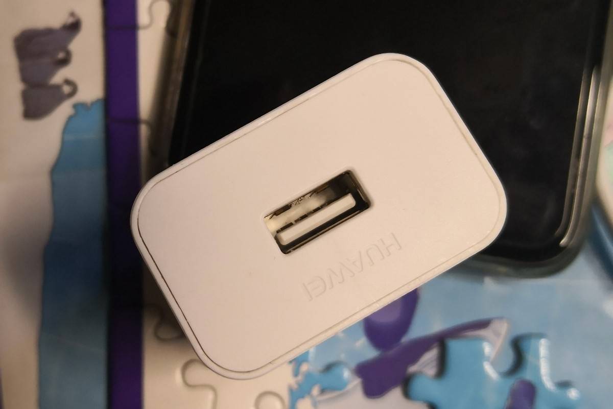 一拆了然山寨华为充电头型号hw050450c00