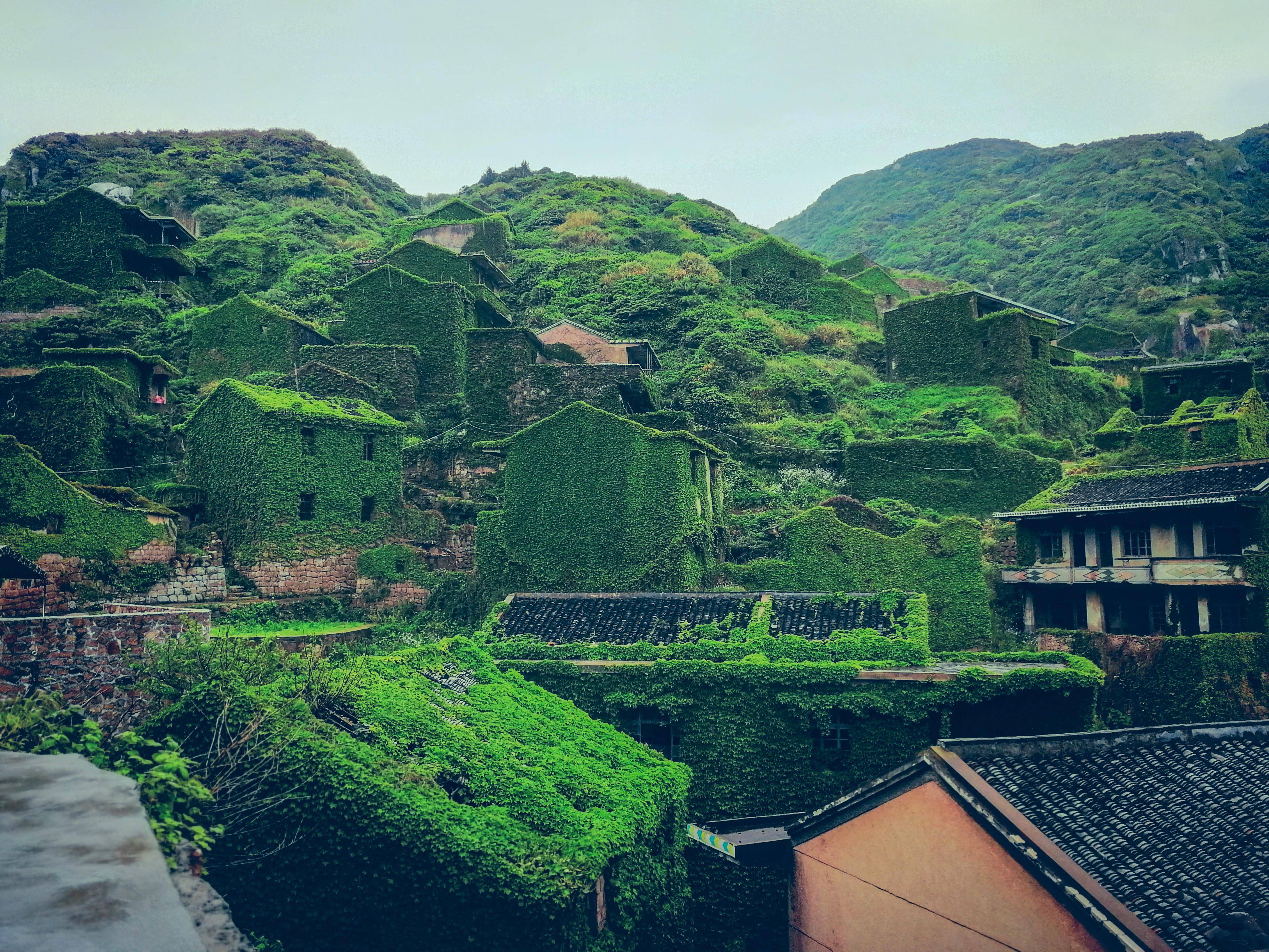 舟山後頭灣村,位於浙江嵊泗縣嵊泗島東北面,是一座古老的漁村,相傳在