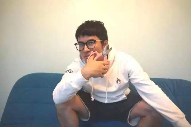 而《刺客伍六七》的成功离不开它"背后的男人"——何小疯.