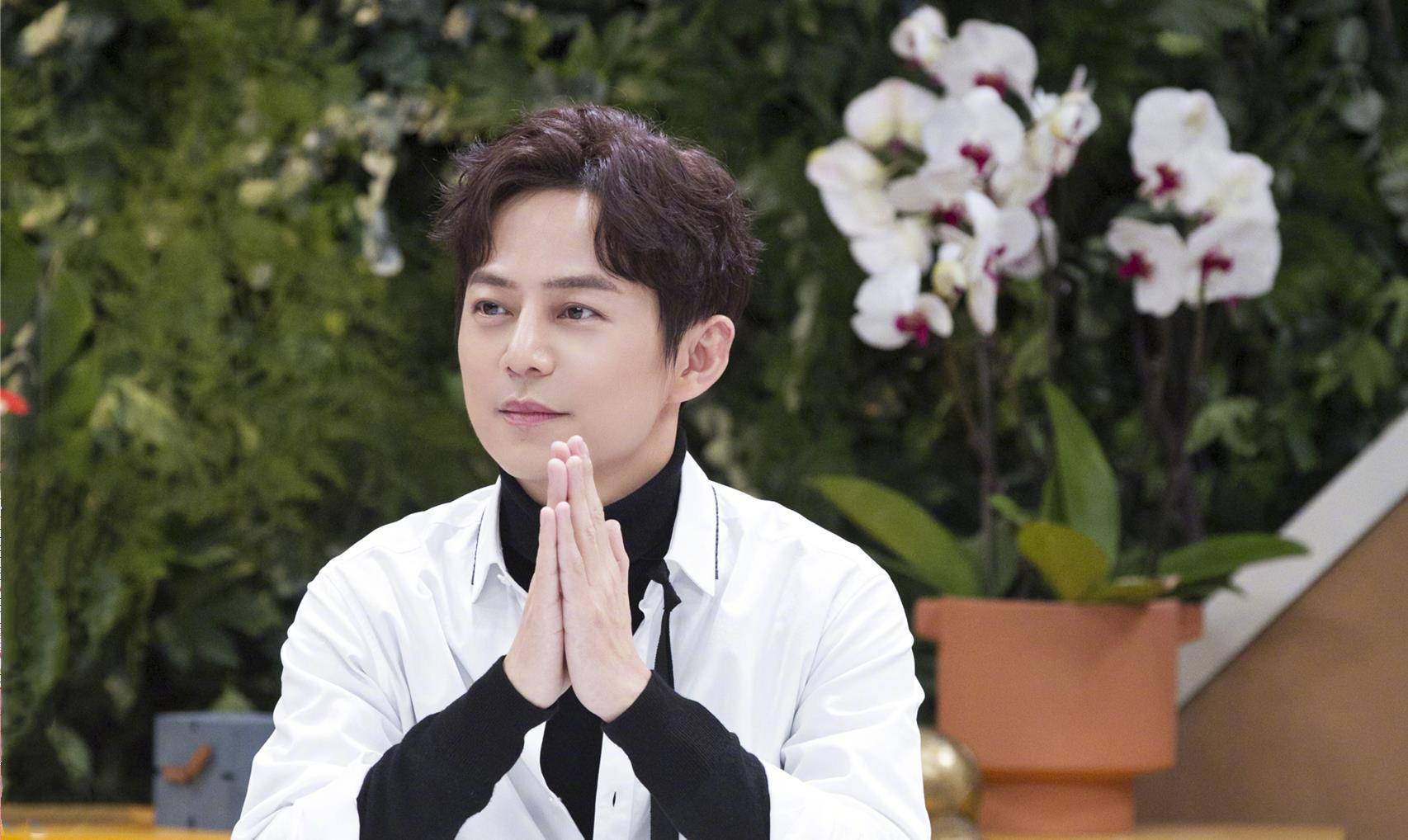 这次何老师也圆不回,满屏的尴尬_张哲瀚