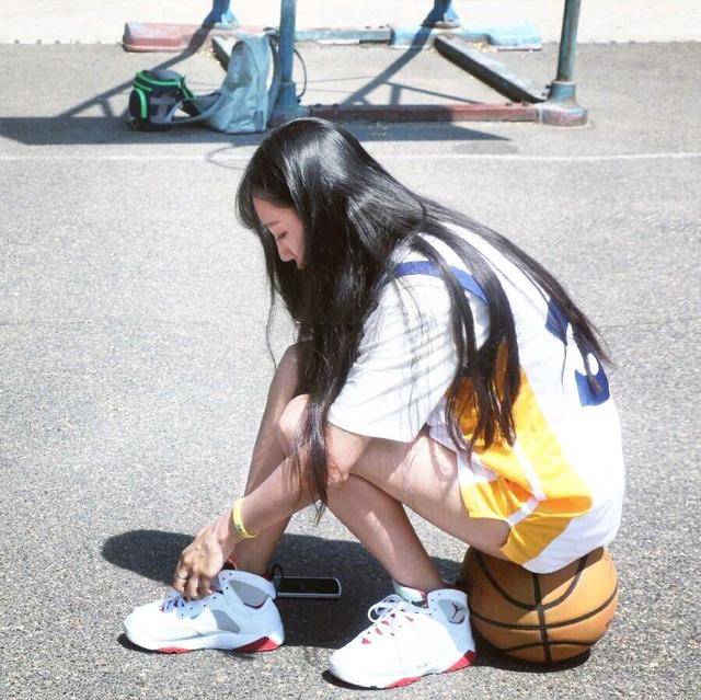 美女身高178cm健身气质翻倍,完成心中篮球梦想,成为"白月光"_崔雅涵
