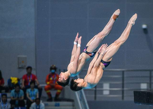 陈艾森连续第三站获季军,无缘卫冕奥运但仍是跳水人气王_杨健