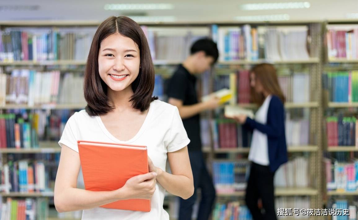 我父母都是公务员 虽然他们工资几千 但我浑身全是名牌 薪水