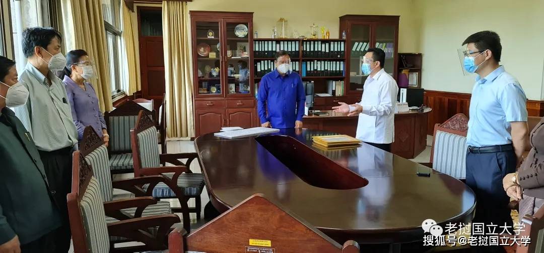 老挝国立大学中国代表处向学校捐款 疫情