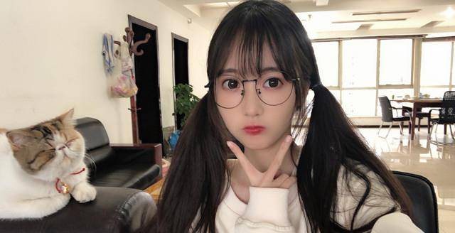 瓜妹宣布永久停播发视频锤前男友赖神是小人