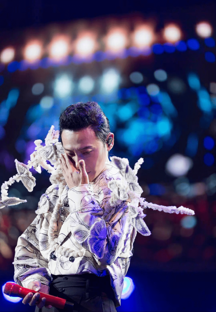 原创陈志朋庆50岁生日和同性好友亲脸好亲密小虎队仅他还开演唱会