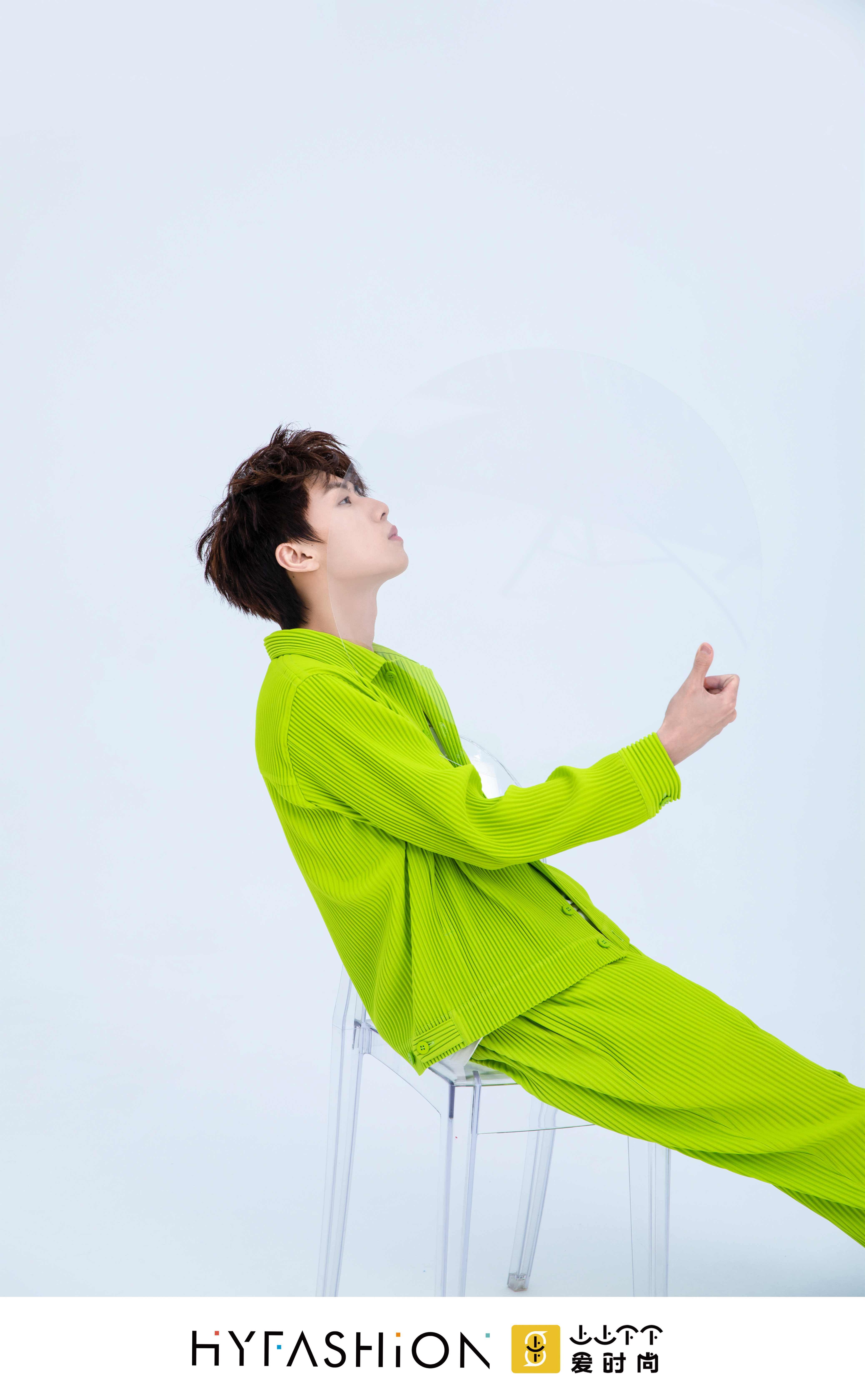 任宥纶最新大片曝光 活力气息肆意展现