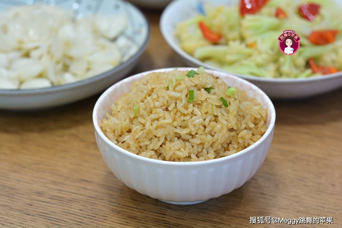 原创
高考营养晚餐真不赖,酱油鸡腿焖饭看着都香,5菜1汤用心了
---【酱油鸡腿焖饭】------【红烧带鱼】------【素炒菜花】------【油菜炒豆腐丝】------【焯水鲜百合】------【番茄青豆番茄杂蔬汤】---