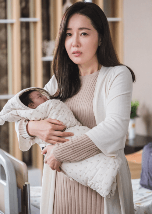 原创初哆咪娱乐严智苑产后调理院嫁小10岁男星吃胖5公斤扮大肚婆