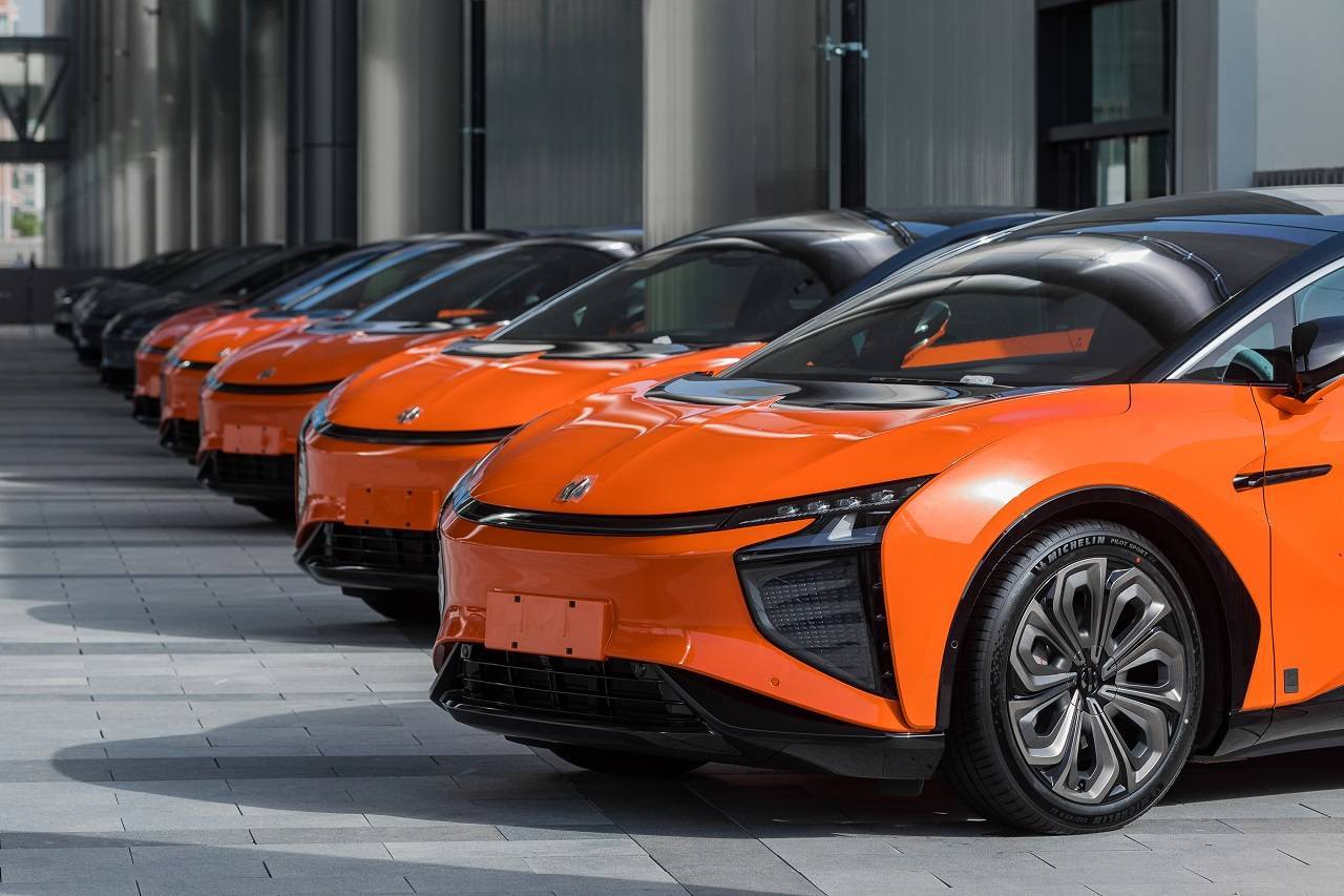 华人运通高合工厂hiphix整车发运仪式顺利举行