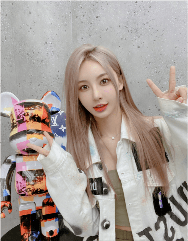 原创美女网红贝拉酱晒纯素颜视频肤色暗沉黑眼圈严重