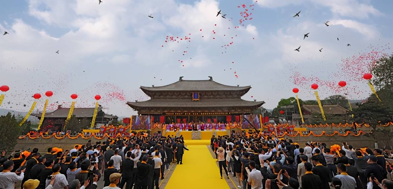 第六届海峡两岸神农炎帝民间拜祖大典在高平举行