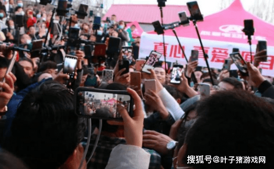 都让史|CF枪王抛弃百万年薪入伍，被人嘲笑太傻后回应：我是有理想的人