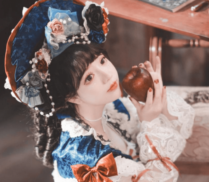 我国第一萝莉网红王奕萌,才23就被母亲催婚,换抱孩子头像暗示她