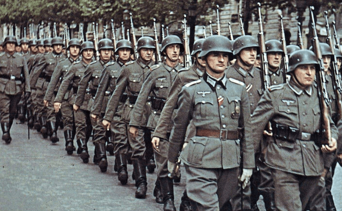二战德军的军服是谁设计的?华丽的军服外表下,是罄竹难书的罪恶