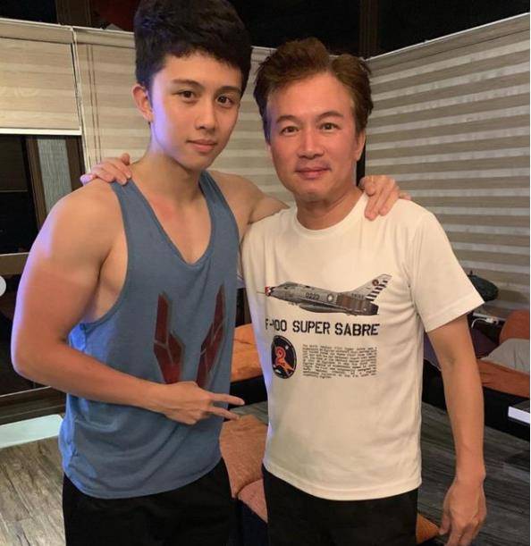 今起停刊 台湾《苹果》曾抢爆哪些大咖恋情婚礼?_孙鹏