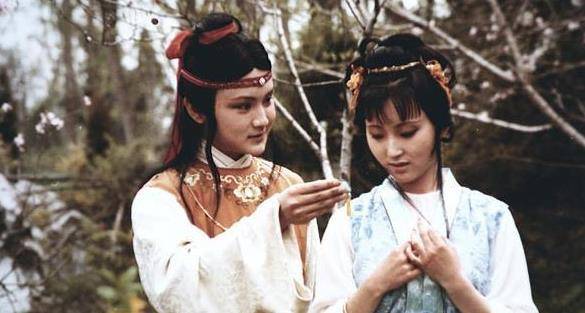 《红楼梦》的王熙凤原本不是邓婕出演，只因设计这动作，惊艳众人！