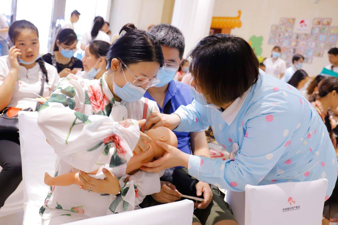 瀘州錦欣開展520母乳餵養日街頭宣教活動提升市民母乳餵養意識