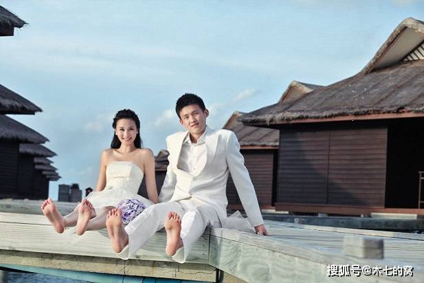 横扫山东夺冠,捧起了队史第8座冠军,现如今,妻子刘美倒是不怎么被关注