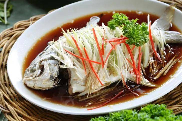 为什么鱼有那么多刺,游泳时它不会扎伤自己吗?_鱼刺