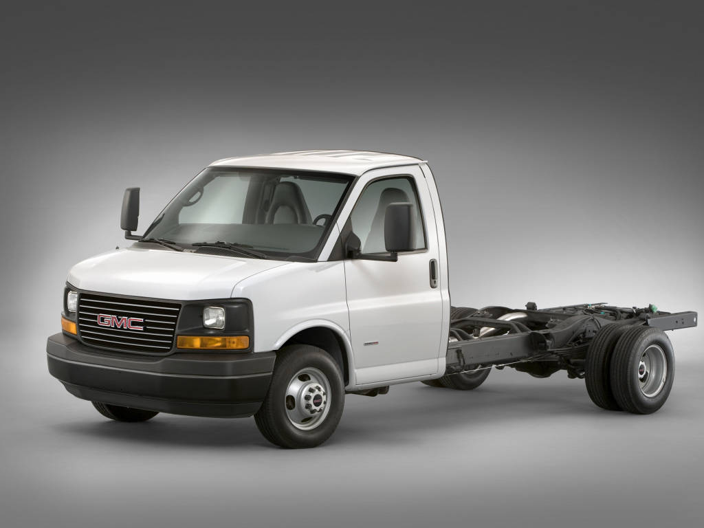 除了厢式货车以外,gmcsavana(参数|图片)在北美还拥有一款二类底盘