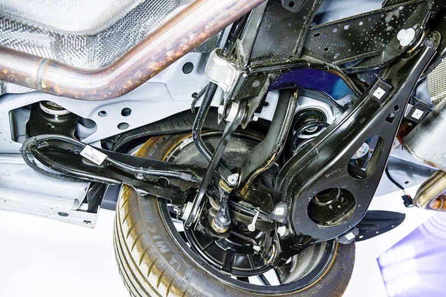 看看新款福克斯的底盘如何为什么究竟卖不好