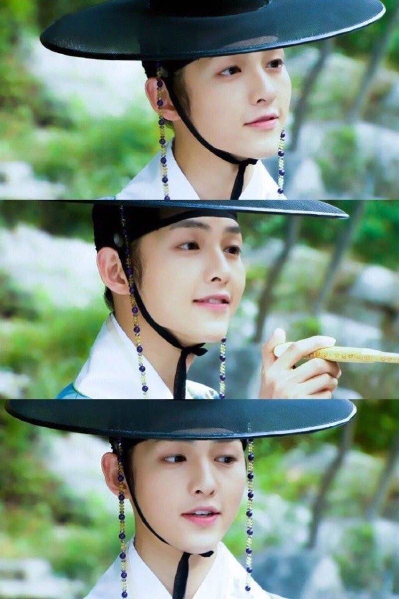 不输同剧男演员刘亚仁与朴有天,甚至在《文森佐》中时隔多年穿上古装