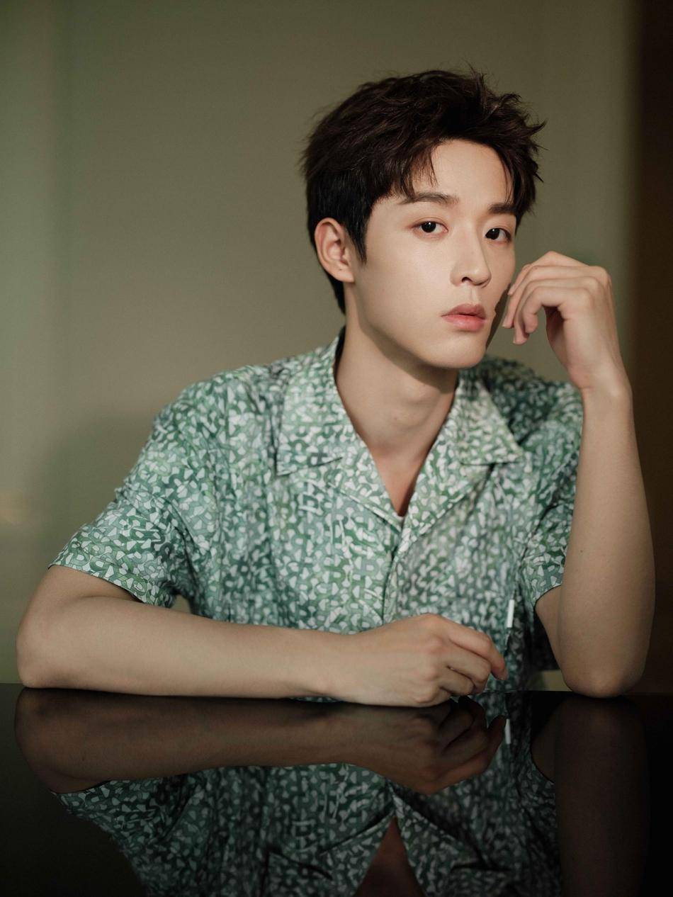 组图吴宇恒夏日大片清爽干净穿薄荷色衬衫初恋感十足