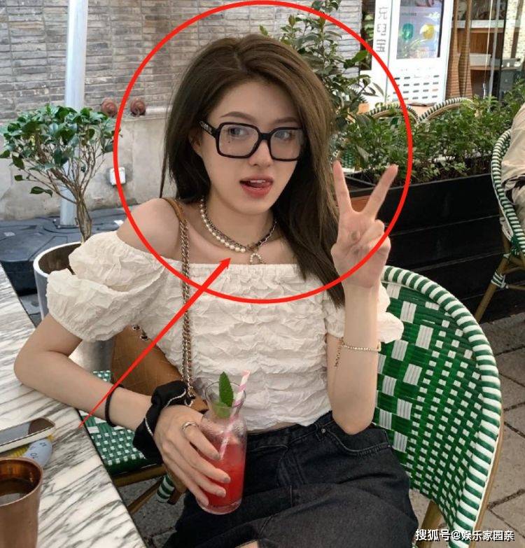 网红张国政官宣恋情,女友素颜出镜超甜蜜,颜值还被指撞脸全智贤