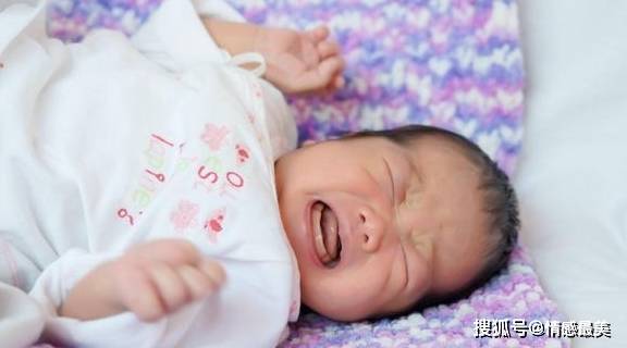 如何给新生儿换尿布不哭 495a3ba0d5484a439d45b08b80004bce.jpeg
