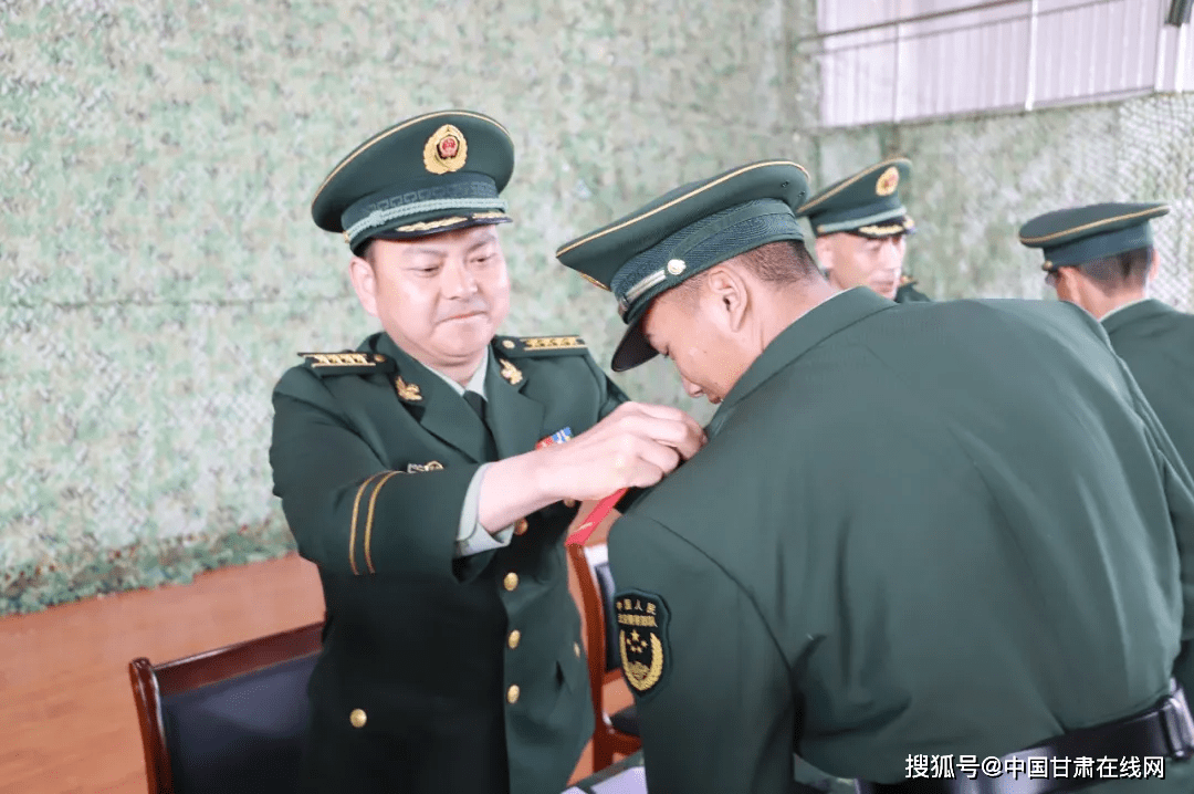 怎么样才可以当上警察 9ccbc58fb9bf4015a9bcd3a6e8d050ee.png