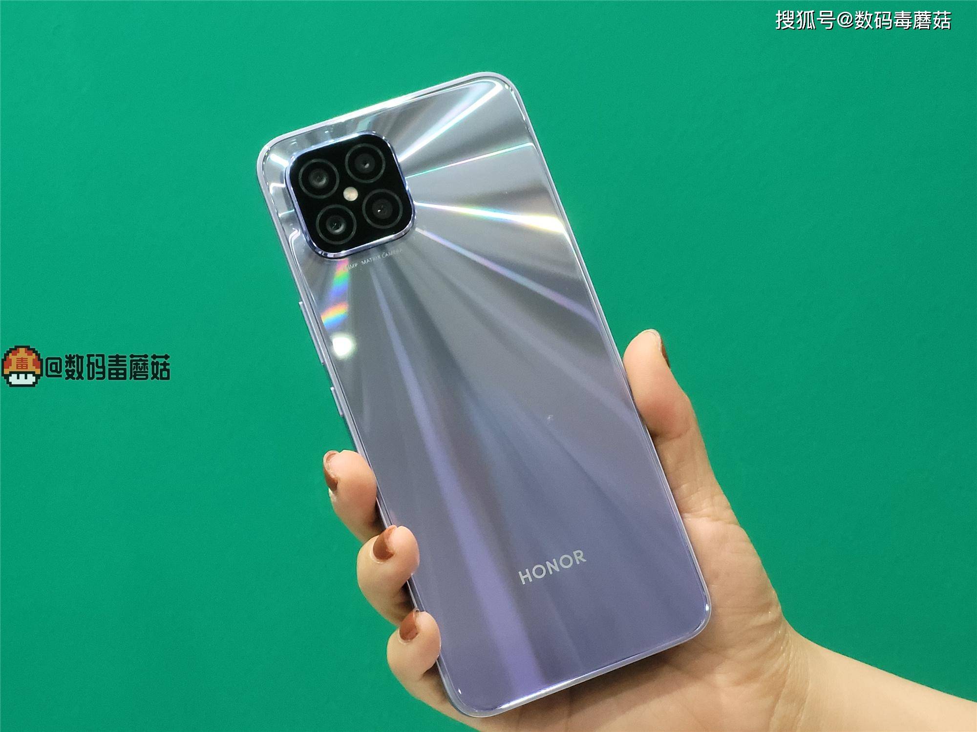 轻薄随身充电快一块好屏不伤眼毒蘑菇的荣耀play5测评报告