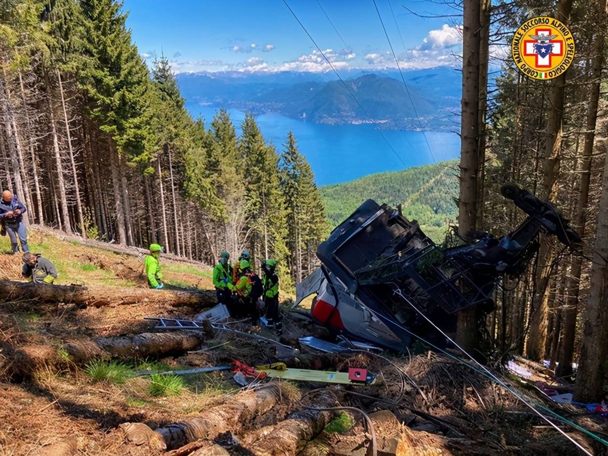 意大利纜車墜毀,造成14人死亡,該線路在疫情解封后剛剛開放_救援