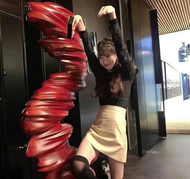 顶楼又疯又美的周锡京现实中原来这么甜