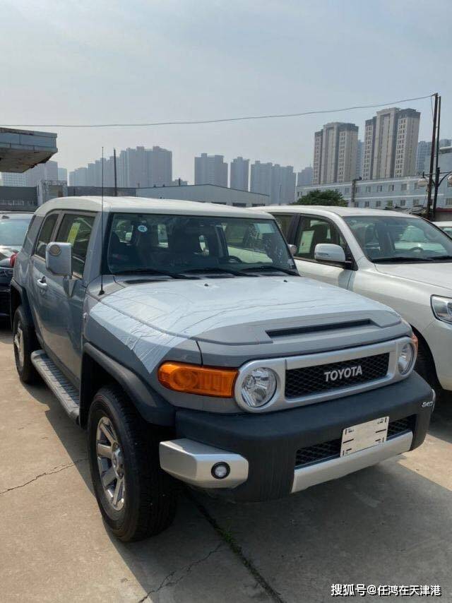 越野神车丰田fj酷路泽天津港仅剩58台
